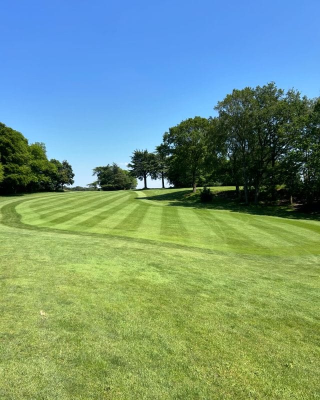 ❔❓ GUESS THE HOLE❓❔
 Can you guess what hole this is?⛳️🏌🏻‍♂️

Today we start with one of the most Iconic holes on our course⛳️

 😎Comment with your guess😎

#guessthehole #hoebridge #fun #sunnyday #summerishere #golfday #gym #events